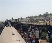 Al menos 35 muertos en una colisión de dos trenes en Pakistán