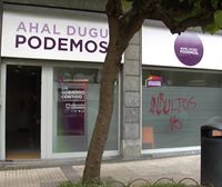 Realizan pintadas contra los indultos en la sede de Elkarrekin Podemos en San Sebastián