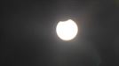 Así se ha visto el eclipse solar parcial desde Pamplona