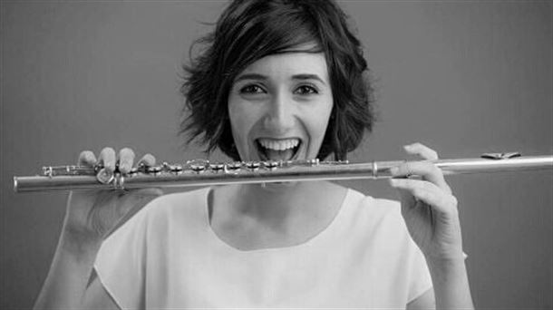 La flautista Natalia Sánchez ama la música sin límites estilísticos