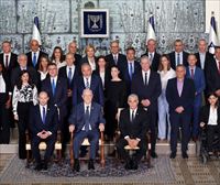 Israel entierra la era de Netanyahu con un nuevo Gobierno de 27 ministros