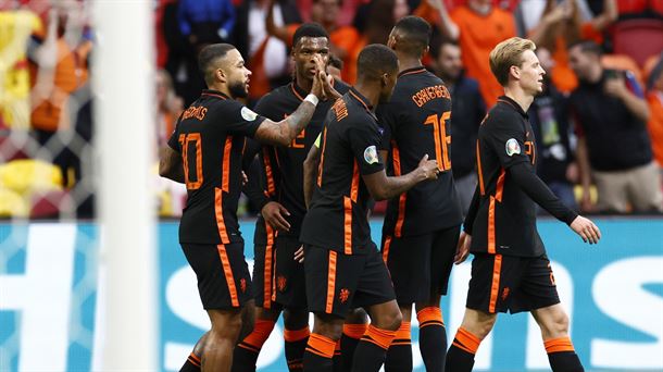 Los jugadores de Países Bajos celebran un gol. Foto: EFE