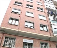 Un niño pequeño, herido grave, tras caer de un segundo piso en Bilbao