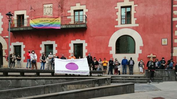 Campaña contra el machismo en las piscinas de Vitoria-Gasteiz durante el verano