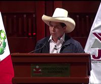 El izquierdista Pedro Castillo recoge el acta como ganador de las elecciones de Perú