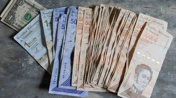 Billetes de bolívares venezolanos. 