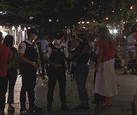 Grupos de jóvenes lanzan piedras y objetos a la Ertzaintza en San Sebastián, Gorliz y Portugalete