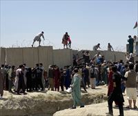 Talibanen garaipenak kaosa piztu du Kabulgo aireportuan