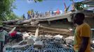 Los muertos por el terremoto de Haití se acercan ya a 1300 mientras continúa la búsqueda de supervivientes