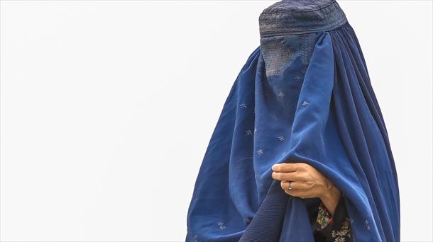 Imagen de una mujer afgana bajo el burka. Foto: EFE