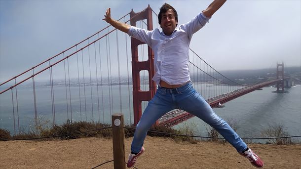 Unai de la Torre ante el Golden Gate de San Francisco