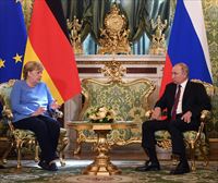 EBren eta Bielorrusiaren arteko gatazkan bitartekari izateko eskatu dio Merkelek Putini