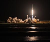 La cápsula de SpaceX despega con la primera misión de civiles al espacio