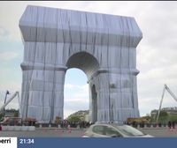 El Arco del Triunfo de París luce ''embalado'' con miles de metros de tela reciclable