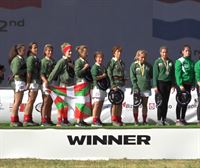El equipo femenino de 500 kilos de Euskal Herria en la ceremonia del pódium