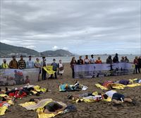 Dozenaka lagunek protesta egin dute Getxon EBren migrazio politika salatzeko