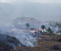 Cientos de viviendas arrasadas y varias carreteras colapsadas por el lento avance de la lava en La Palma