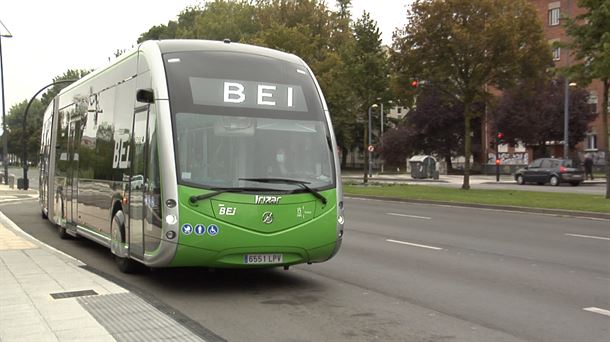 Autobús eléctrico en Vitoria-Gasteiz. Imagen obtenida de un vídeo de EiTB Media.