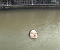 La cabeza de la niña en aguas de la ría de Bilbao es parte de una campaña de la Fundación BBK