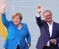 Merkel exprime el último minuto de campaña por Laschet, al cierre de su era