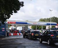 Largas colas en las gasolineras del Reino Unido ante el miedo de escasez de combustible