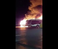 Un incendio en un cochera de Lemoa calcina 12 autobuses