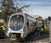 Interrumpido el servicio de Euskotren entre Derio y Sondika tras la salida de vía de un vagón 