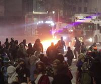 Istilu larriak Txilen, duela bi urteko protestak gogoratzeko egin den manifestazioan