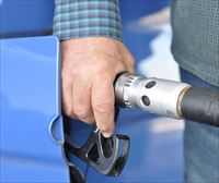 El precio del gasóleo sube por primera vez desde junio y el de la gasolina sigue bajando