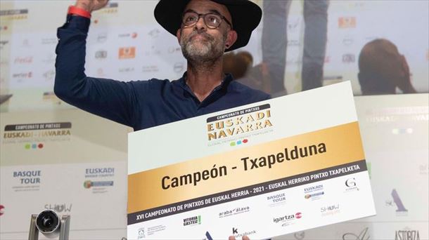 Mitxel Suárez emocionado por el premio conseguido