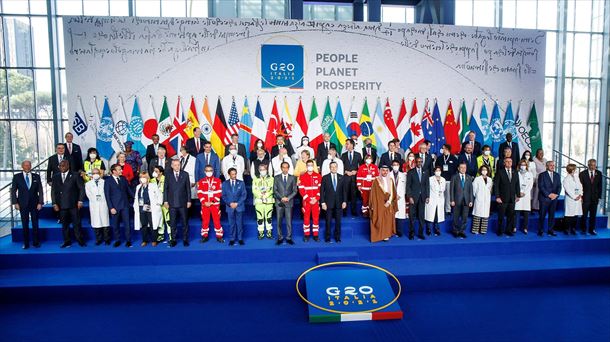 Líderes mundiales posan en la cumbre del G20 en Roma. Foto: EFE