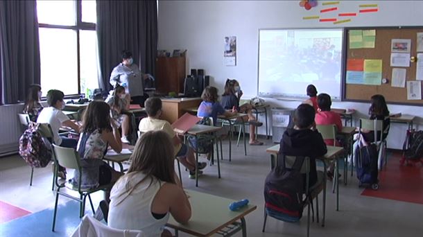 La comunidad educativa en Vitoria y Araba piden más inversión para asegurar la presencialidad en las aulas