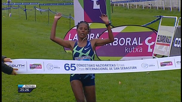 Fikabu ha ganado la carrera femenina.