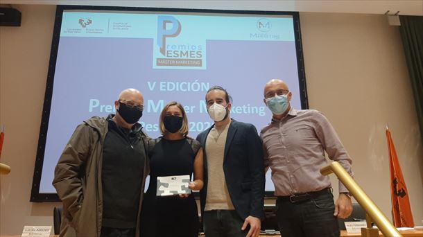 Representantes de EITB y de Zorraquino reciben el premio a la app EITB Nahieran. Foto: EITB Media