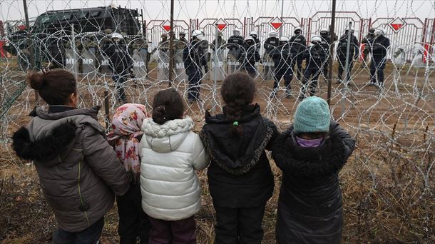 Menores en la frontera ene Bielorrusia y Polonia