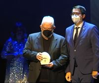 El cineasta vasco Imanol Uribe recibe el Mikeldi de Honor