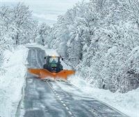 'Trabajamos para intentar mitigar el efecto de la nieve en las carreteras de Álava'