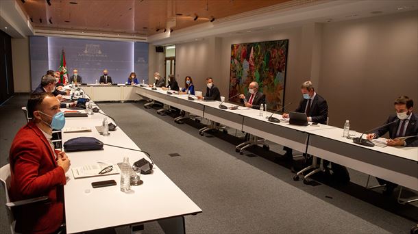 Una reunión anterior del LABI institucional. Foto: EFE