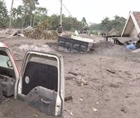 Aumentan a 15 los muertos por la erupción del volcán Semeru en Indonesia