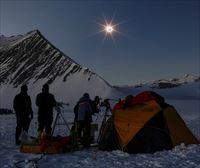 Un eclipse solar oscurece totalmente la Antártica chilena