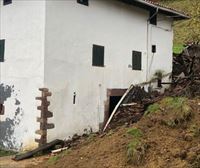 Muere una mujer de 49 años en Sunbilla tras deslizarse una ladera sobre el cobertizo de su caserío