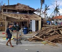 Más de 300 víctimas mortales y 1,8 millones de personas damnificadas por el paso del tifón Rai en Filipinas