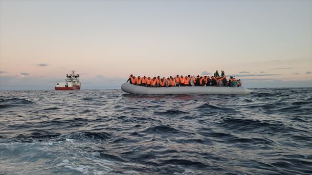 Rescate de 114 migrantes frente a las costas de Libia el 16 de diciembre. Foto: EFE 