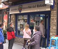 Largas colas en varios municipios de Euskadi para comprar la lotería del Niño