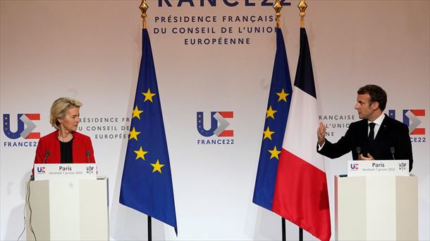 Von der Leyen y Macron, en rueda de prensa. Foto: EFE