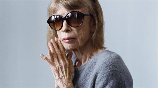 Joan Didion: la certera voz de los instantes normales, el dolor por la pérdida y el fin del sueño dorado