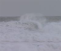Al aviso amarillo por olas se suma el aviso amarillo por lluvias persistentes en la costa 