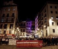 Cientos de personas condenan el asesinato de Sara Pina en una concentración en Pamplona