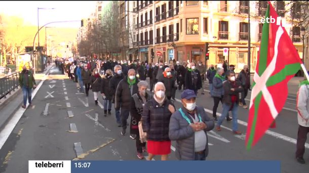 Manifestación de pensionistas. Imagen obtenida de un vídeo de EITB Media.