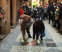 San Sebastián instala placas en homenaje a Miguel Paredes y Elena Moreno, asesinados por ETA